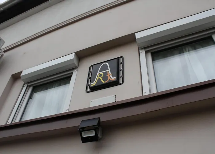 Art Vendeghaz * Έγκερ